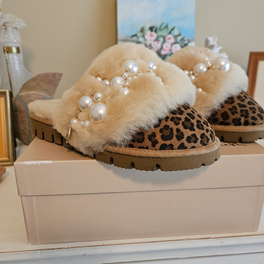 Alameda Turquesa Pinctada Classic Pearls shearling mules Leopard Size 40EU NWB